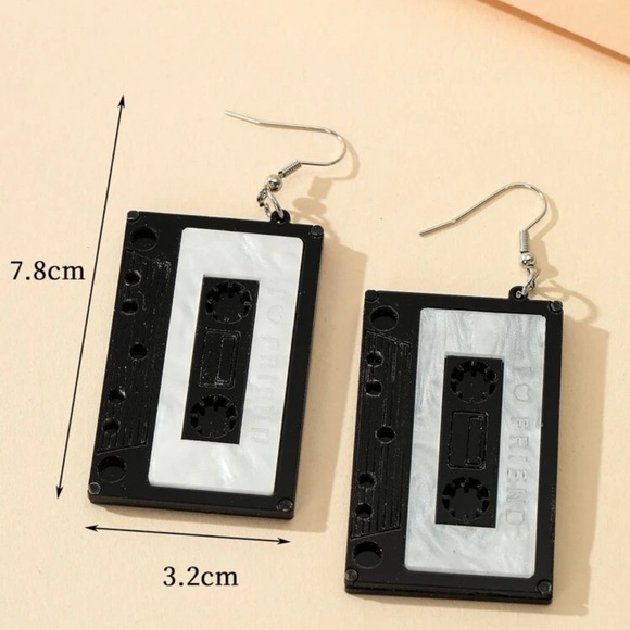 🎶 Retro 90s Style Oversized Cartoon Earrings 🎶 - Picture 3 of 4